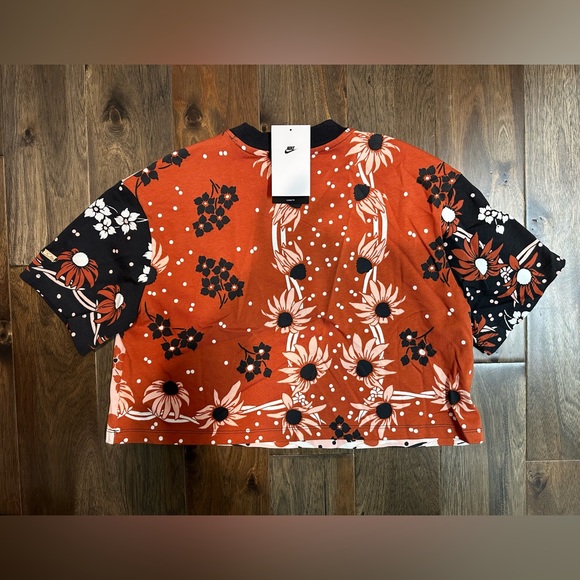 Nike Crop Top - Picture 2 of 4